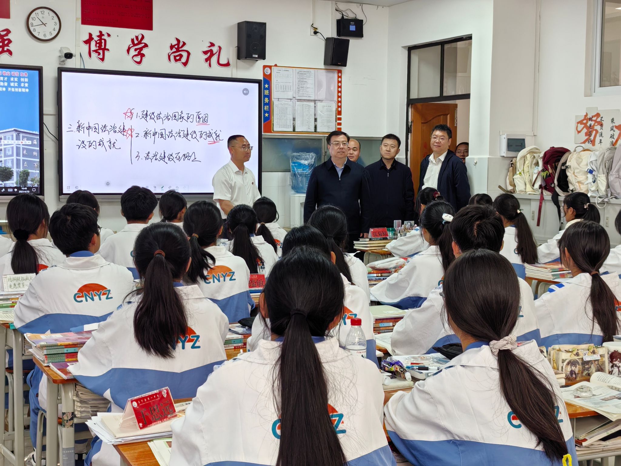 文件名称:王校长昌宁看望学生.jpg原图大小:2.89MB